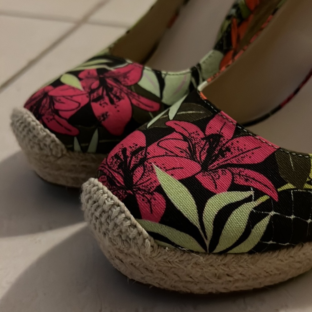 Jessica Simpson Wedges - Picture 7 of 11